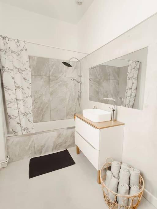 Appartement Carcassonnais Avec Parking Carcassonne Luaran gambar